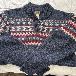 L.L. Bean Crewneck lambswool Sweater Blue and Red Nordic Pattern